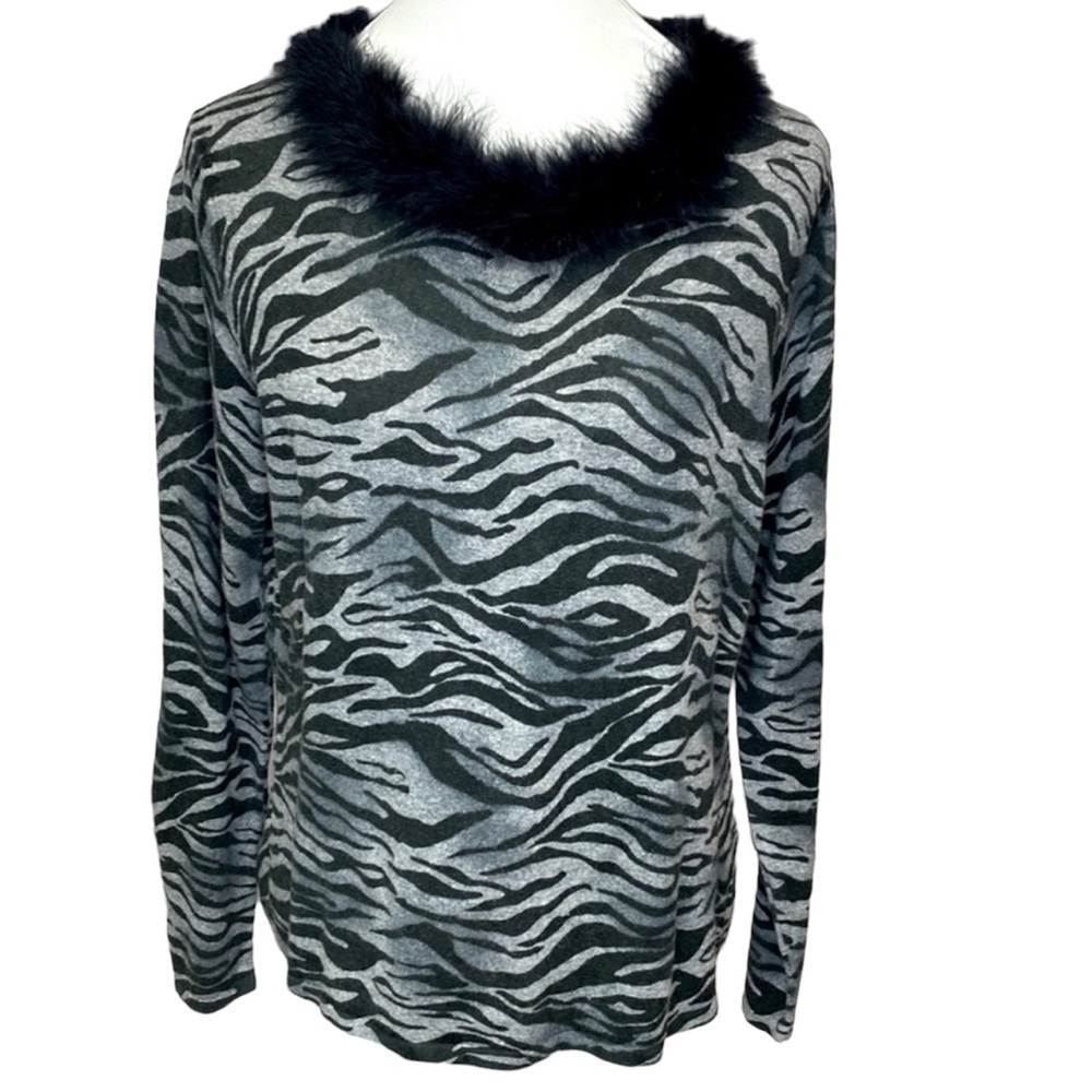 Animal Print Feather Collar Sweater